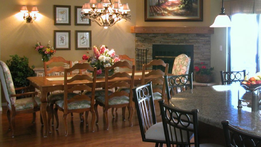 laminate floor in kitchen and dining area